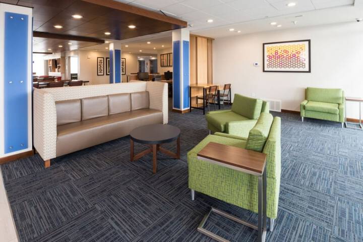 Holiday Inn Express & Suites Michigan City by IHG