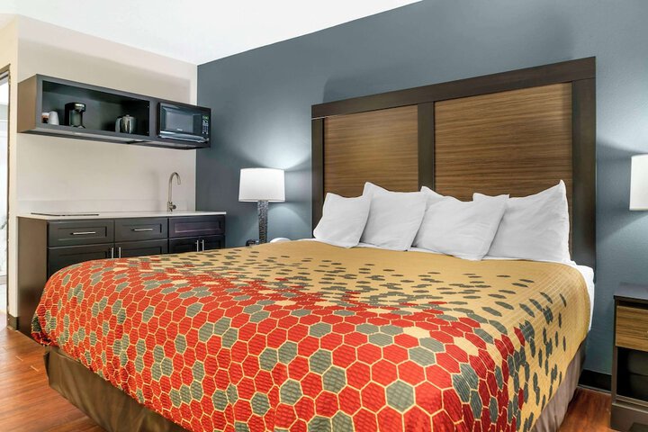 Room 21 of 37