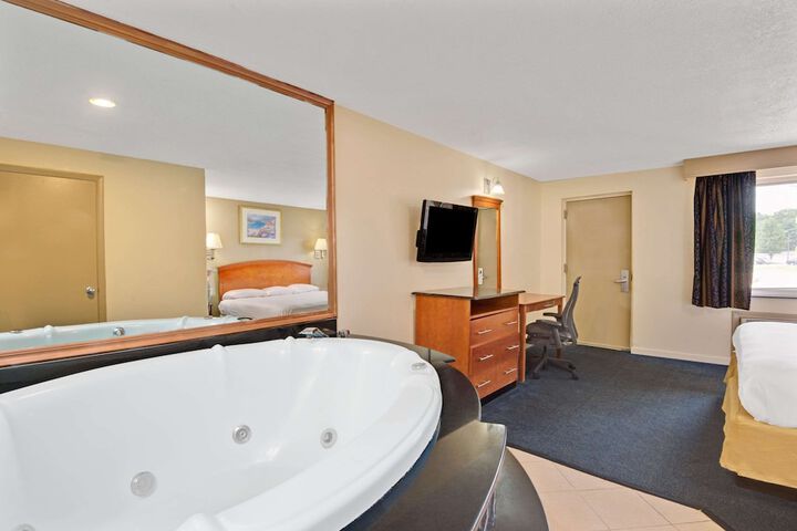 Room 14 of 16