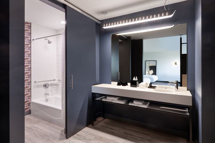 Room 9 of 28