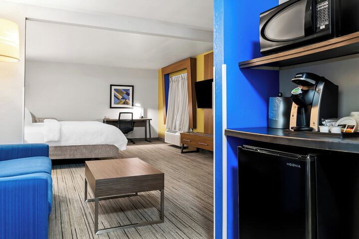 Holiday Inn Express & Suites Marion by IHG