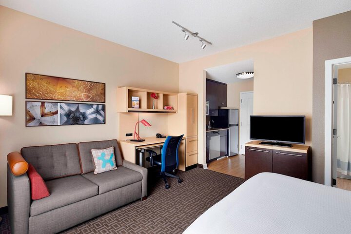 Room 21 of 38