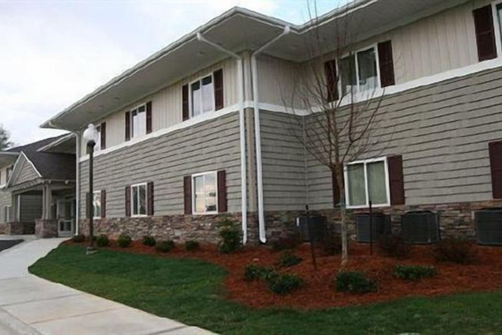 Hotel Exterior 34 of 38