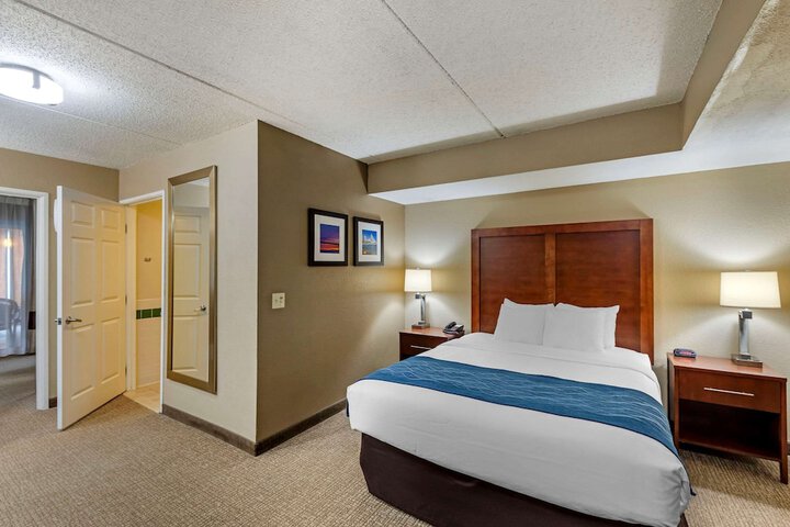 Room 25 of 38