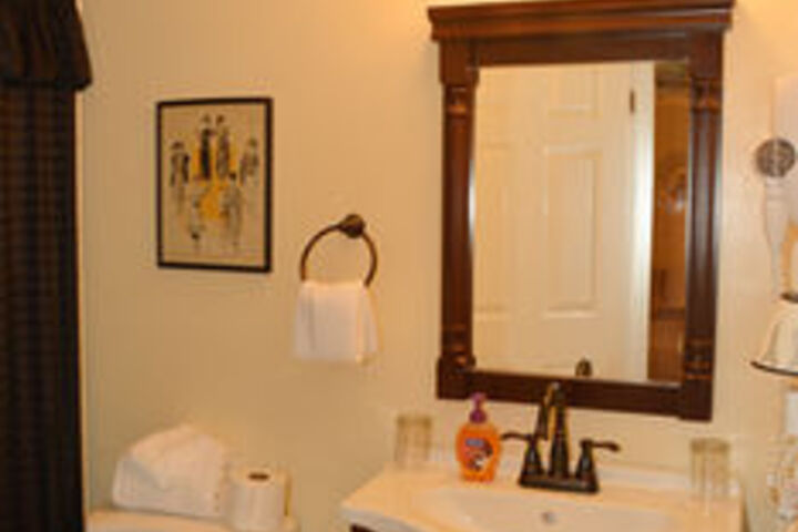 Deer Creek Inn