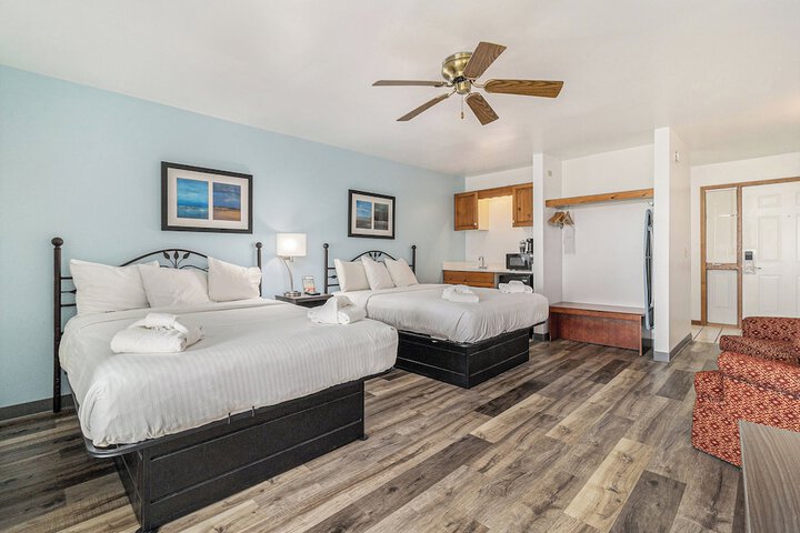 Snyders Shoreline Inn
