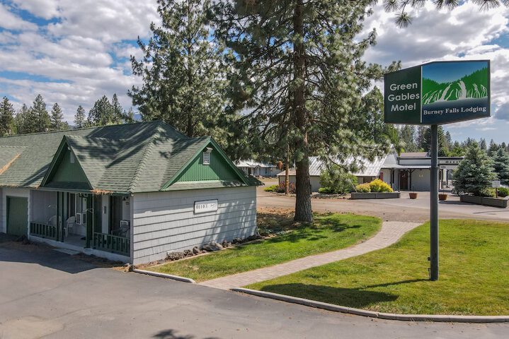 Green Gables Motel & Suites
