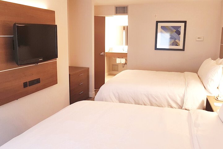 Room 32 of 62