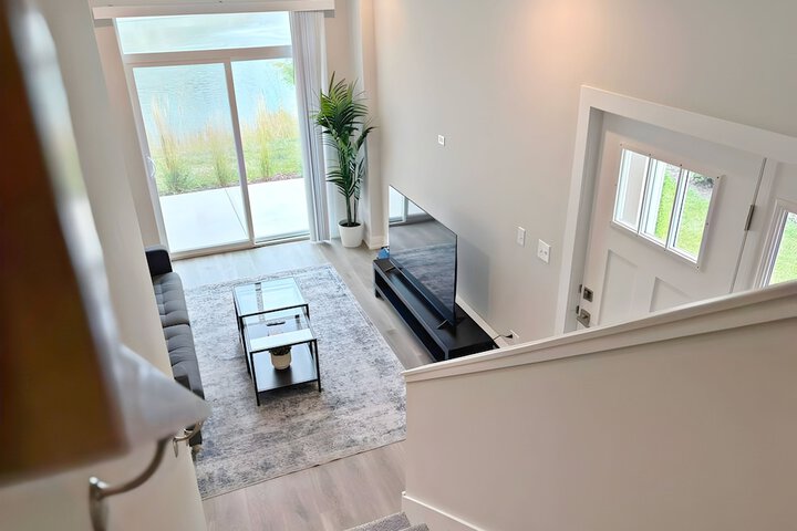 4BR Townhouse with Parking - WV rep 3