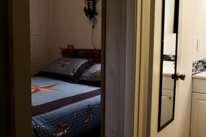 Room 35 of 66