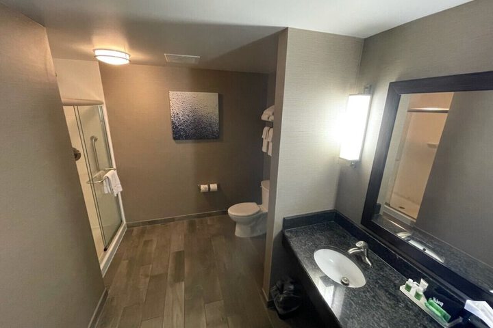 Room 25 of 95