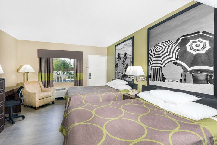 Room 25 of 28