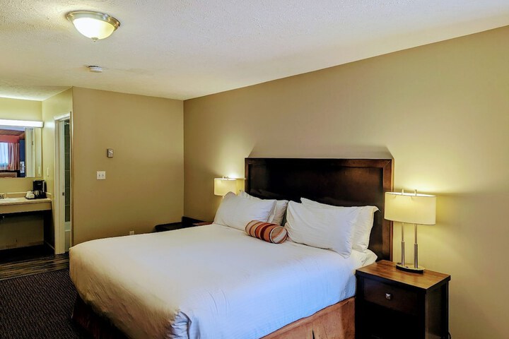 Room 32 of 66