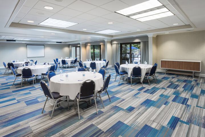 Ballroom/Hall 30 of 33
