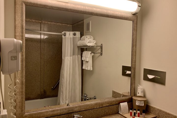 Room 15 of 33