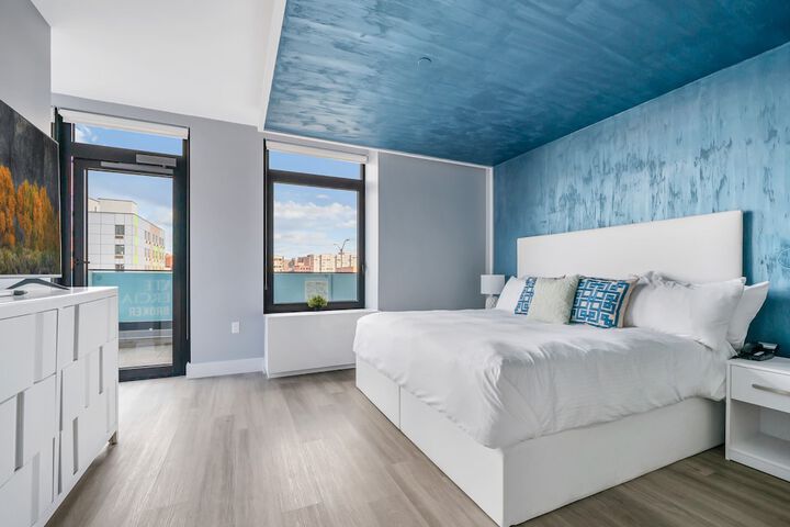 Global Luxury Suites at the Arches