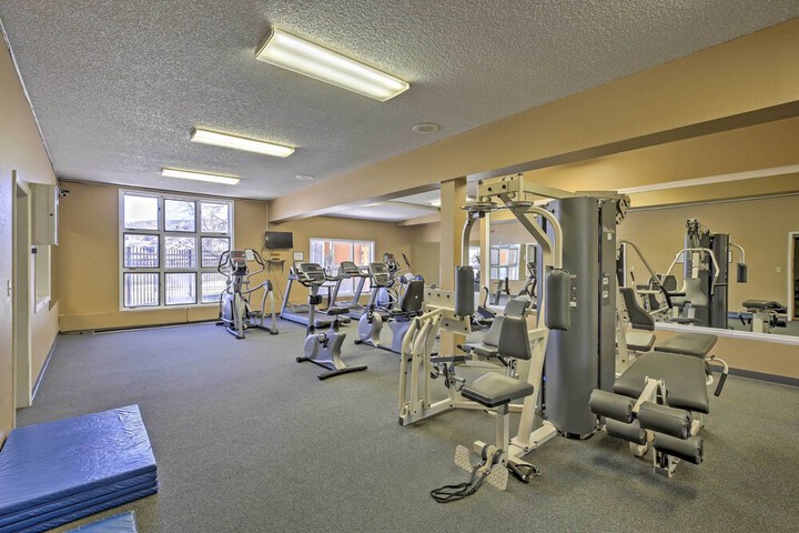 Granby Condo w / Pool Access Near Hiking & Skiing!