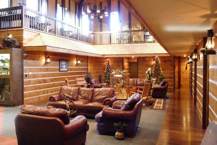Riverbank Lodge