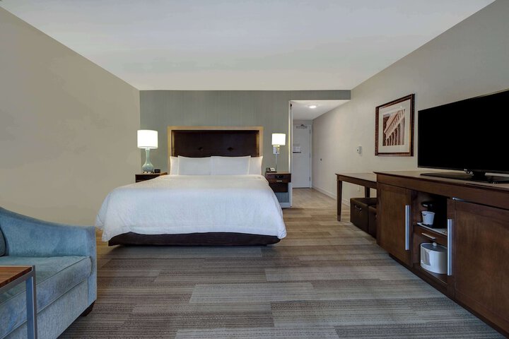 Hampton Inn & Suites Milwaukee West