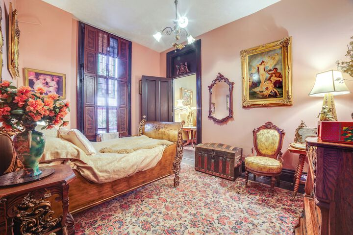 Vintage Apartment in Historic Downtown La Porte
