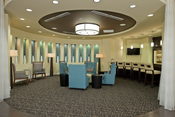 Lounge 21 of 28