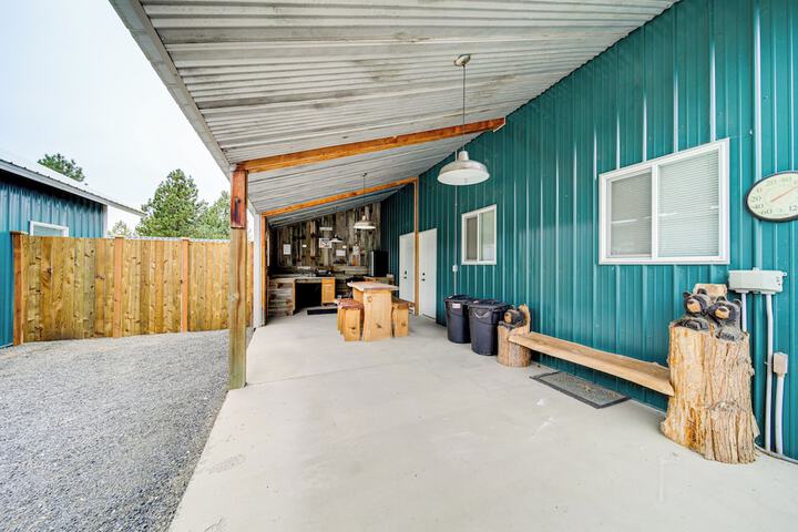 Unique Country Farmhouse Near Lake Roosevelt