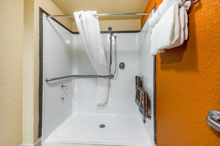 Room 18 of 52