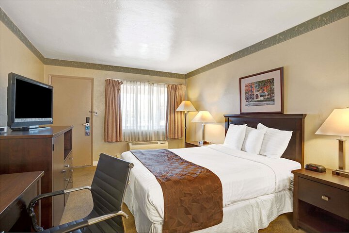 Room 6 of 14