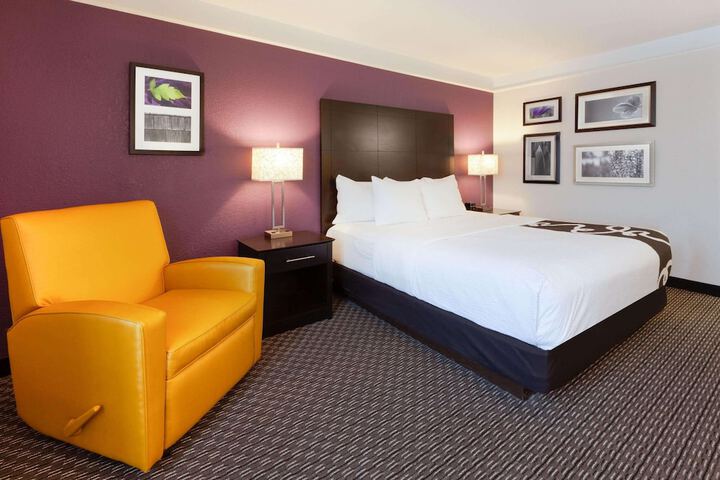 La Quinta Inn & Suites by Wyndham Detroit Utica