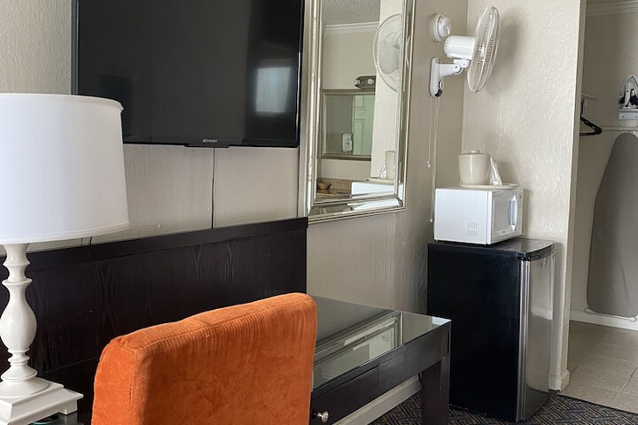 Room 32 of 71