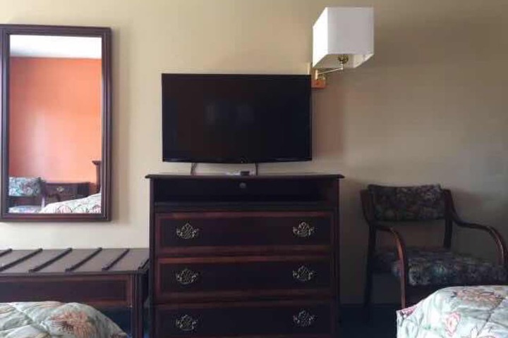 Room 10 of 28