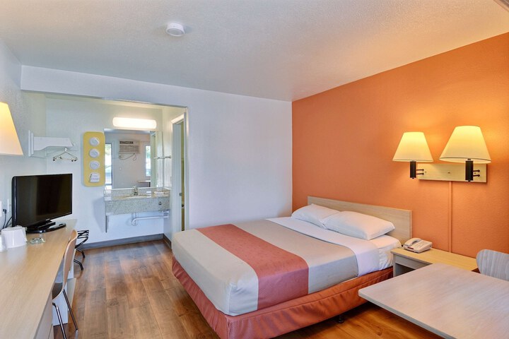 Room 34 of 46