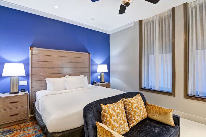 The Cincinnatian Hotel Curio Collection by Hilton