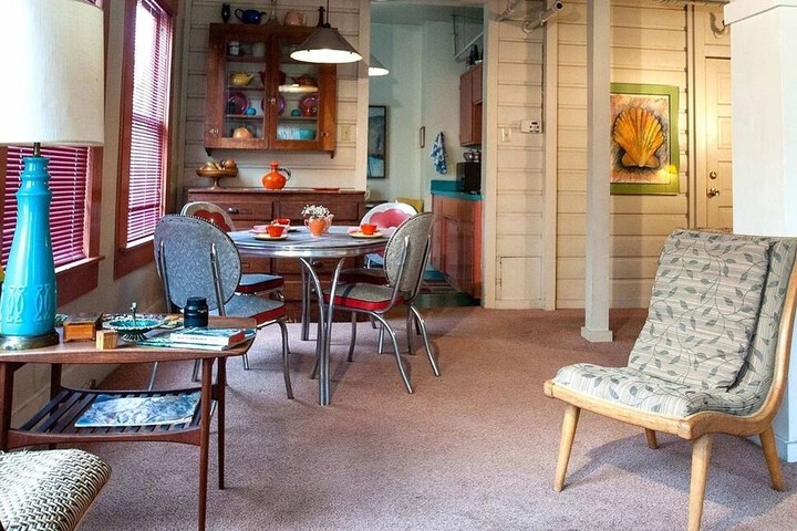 Room 4 of 7