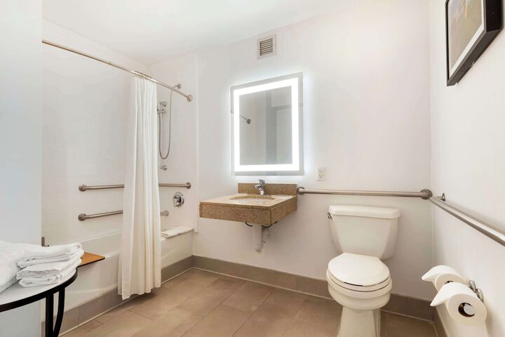 Best Western Plus Kansas City Sports Complex Hotel
