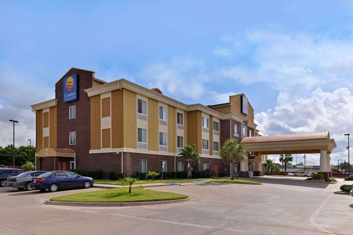 Comfort Inn & Suites (Formerly Executive Inn & Suites Mexia)