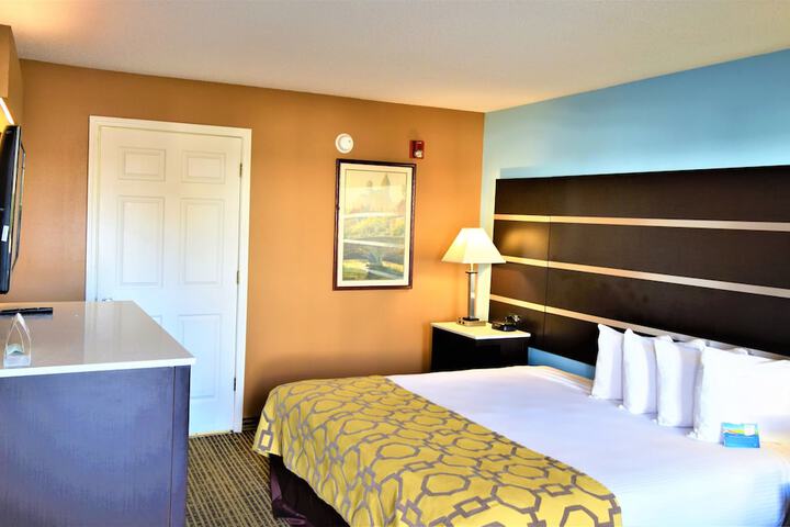 Baymont by Wyndham Forest City