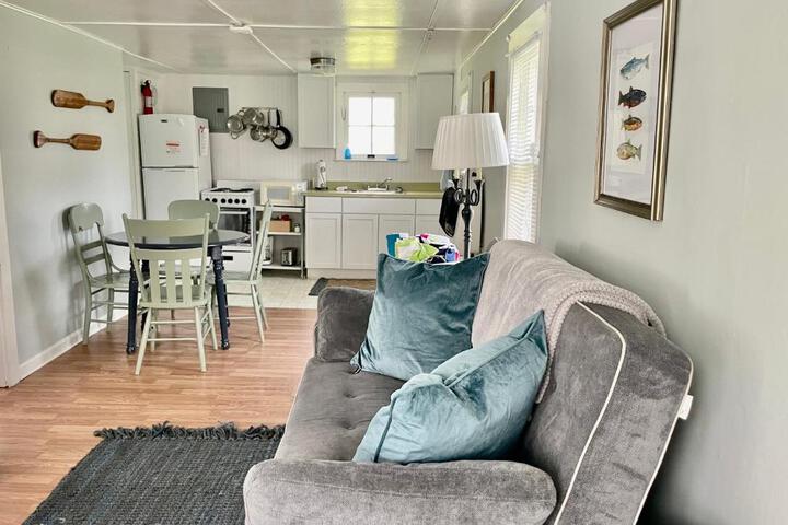 Drop Anchor Cottages and Lake House