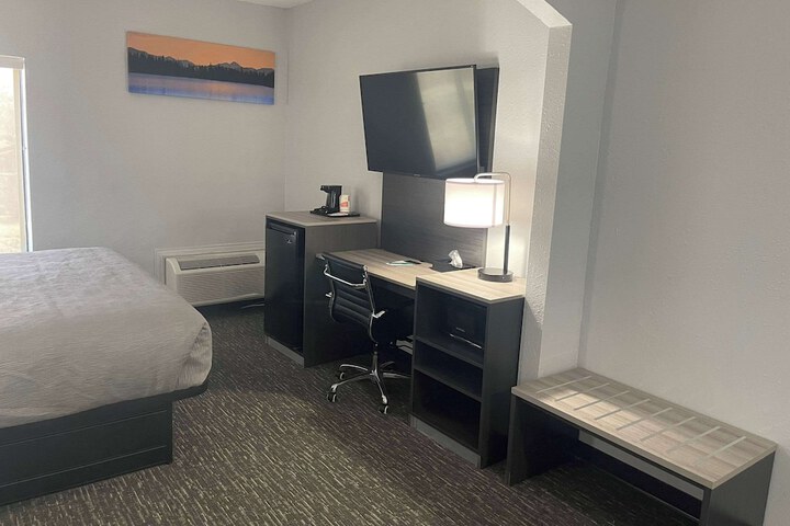 Room 16 of 27