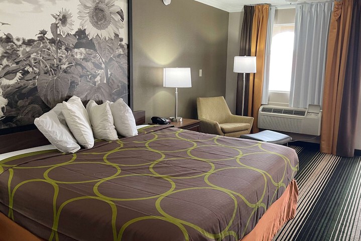Room 35 of 62