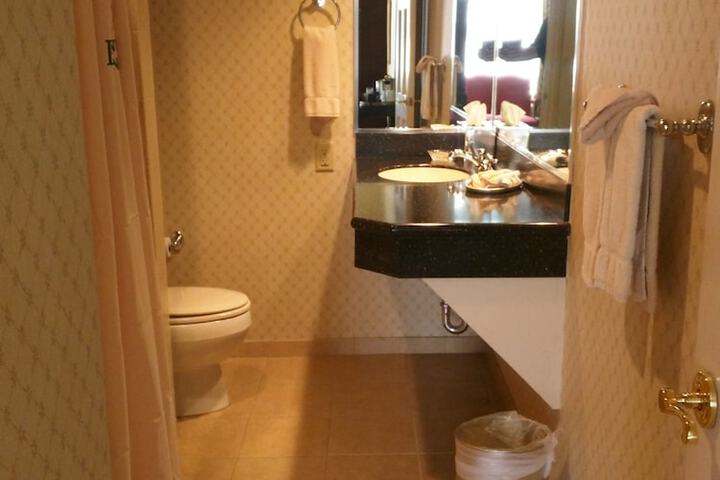 Room 8 of 25