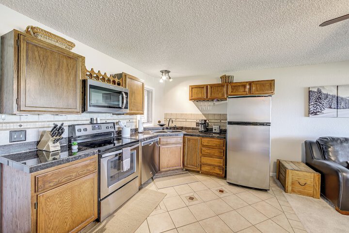 Ski-in / out Granby Ranch Condo w/ Balcony!