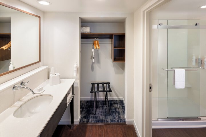 Hampton Inn & Suites Asheville Airport