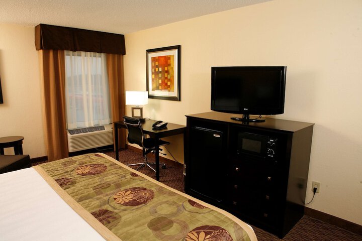 Room 6 of 16
