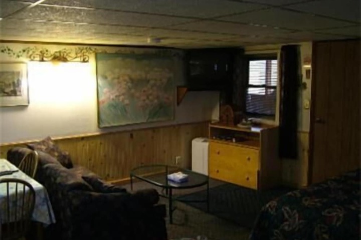 Room 40 of 65