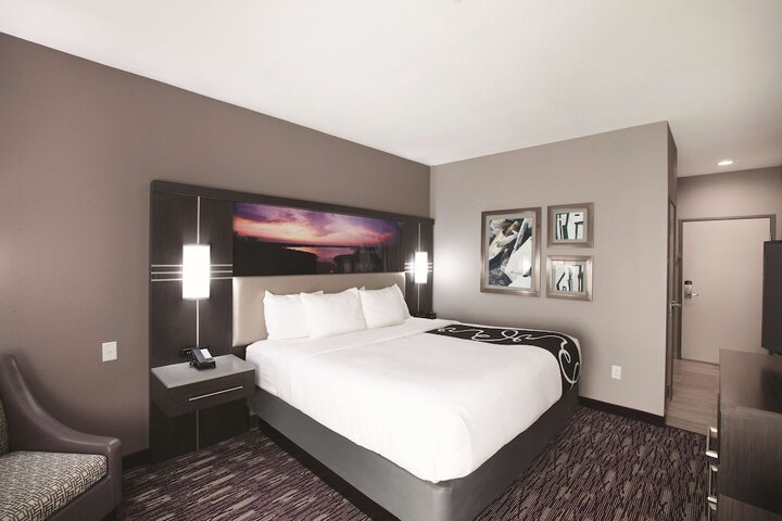 Room 17 of 33