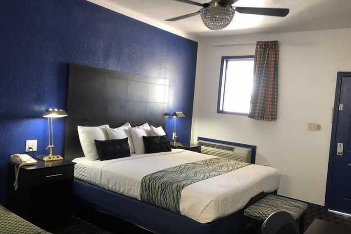 Room 33 of 47