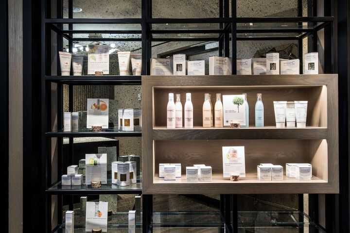 LondonHouse Chicago Curio Collection by Hilton