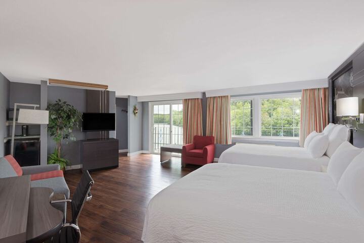 Super 8 by Wyndham Sturbridge