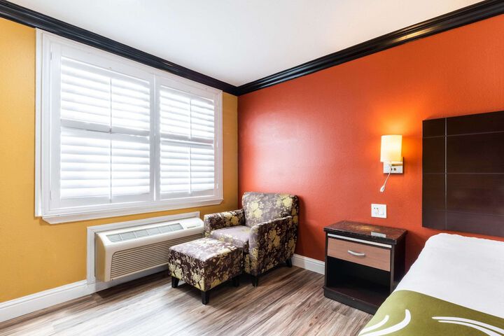 Room 32 of 37